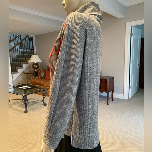 Fashionable Gray Sweater - Picture 6 of 12